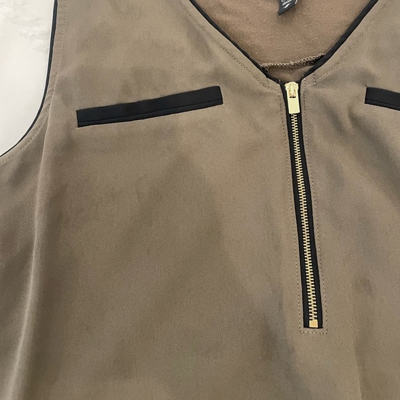 Express top with gold zipper - Picture 2 of 7